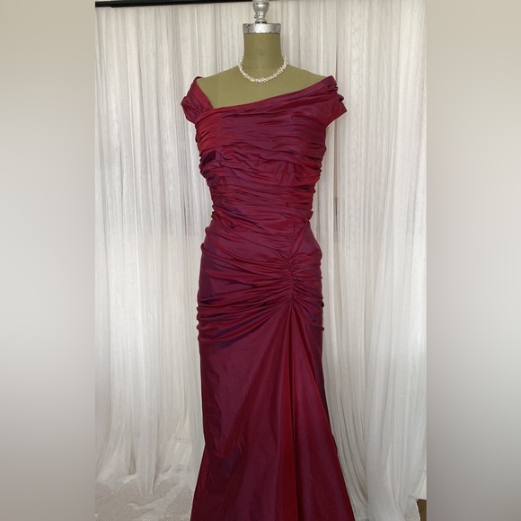 Vintage 1990’s elegant Tadashi ball/evening taffeta! Mermaid with a train - Picture 9 of 17